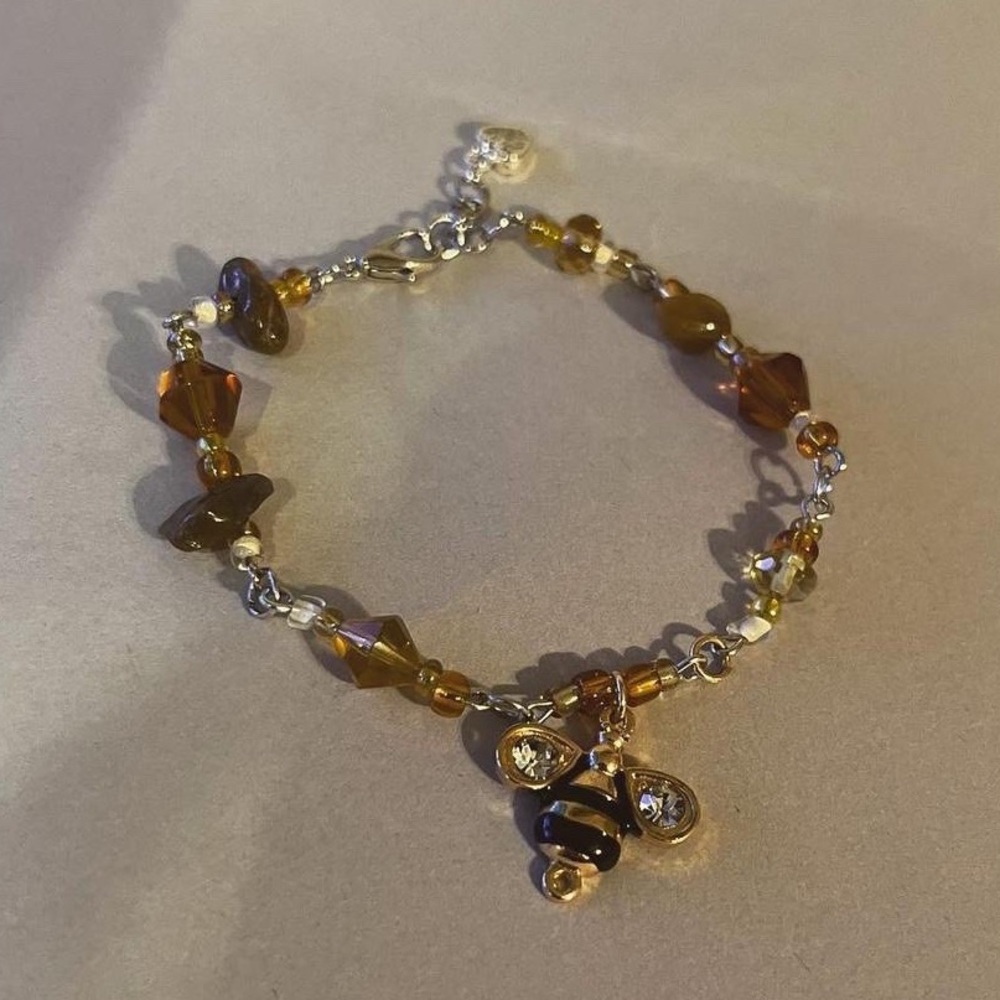♡❀˖⁺. ༶ 🌻🐝🍯⋆˙⊹❀♡
ℍ𝕒𝕟𝕕𝕞𝕒𝕕𝕖 𝕓𝕖𝕖 bracelet
♡❀˖⁺. ༶ 🌻🐝🍯⋆˙⊹❀♡